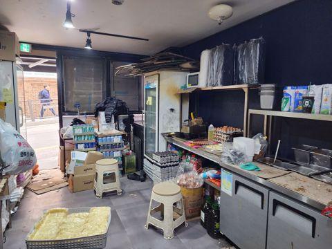 관리가 우수한 신축 건물, 창천동 점포