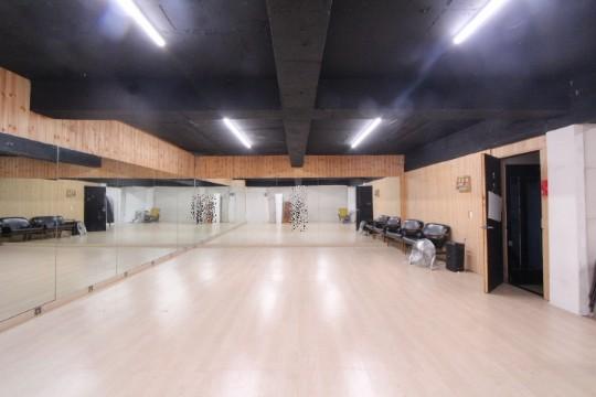 ● 무권리 홍대댄스연습실 임대 !!  룸1개 