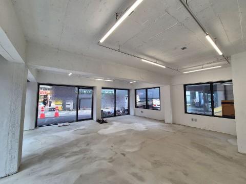 홍대 레드로드 메인라인 무권리 1층 상가