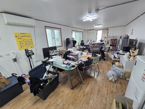 대학로 극장가 위치 좋은 사무실. 엘리베이터 있음. 혜화역 3분.