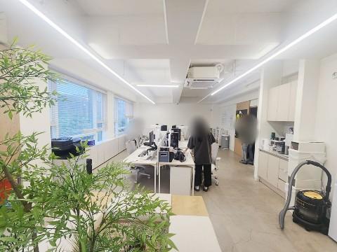 럭셔리 인테리어 O 세련된 사무공간 O 망원역세권 O 확 트인 전면