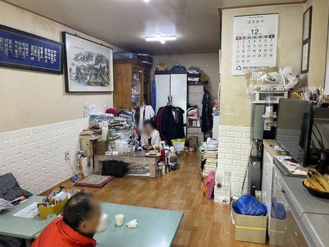 성내동 대로변  오피스 상권의 한식점