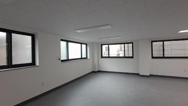 🏢 [홍대입구역 인근] 2층 단독 사무실 — 바로 사용 가능!