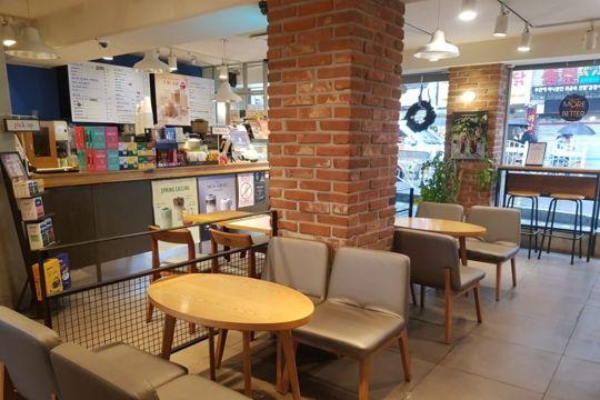 심곡본동 부천역 역세권, 유동인구 많은 삼거리 코너 위치한 카페