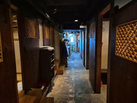 신사동 번화가에 위치한 이자카야