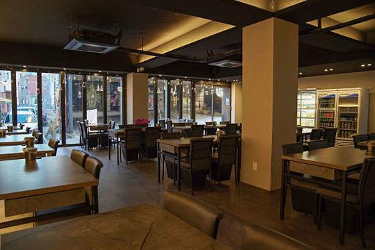 동선동 대학가에 위치한 요리주점