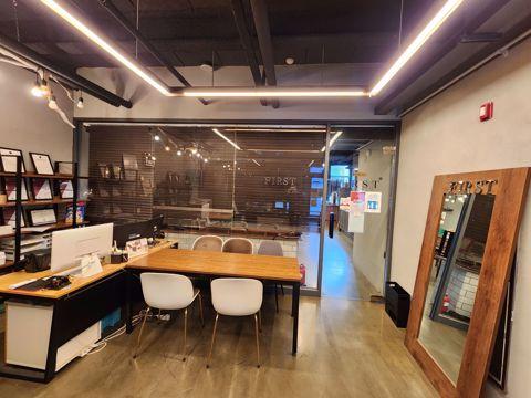 인테리어 깔끔한, 강남역 메인 상권에 위치한 상가