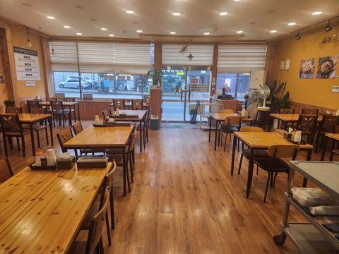 대로변 코너 1층, 노태근린공원 인근에 위치한 두정동 밀면