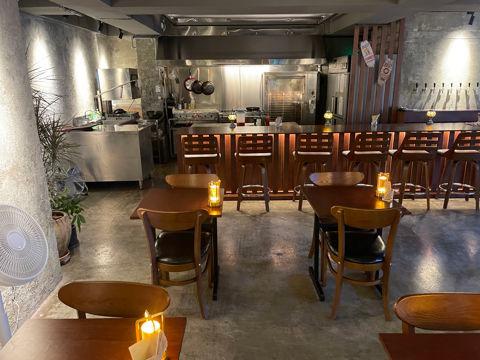 샤로수길 상권과 코너에 위치해 접근성과 가시성이 좋은 상가