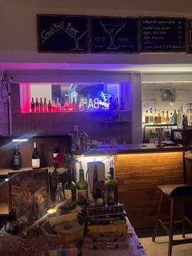 유동 인구 많은, 연남동 미로길 반지하 바