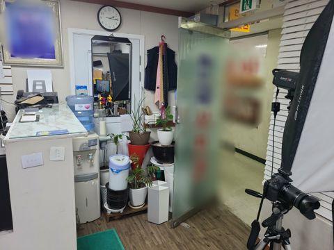 방배동 단지 내 상가에 위치한 사진관
