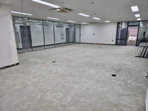 논현동 학동사거리 앞 대로변 39평 사무실
