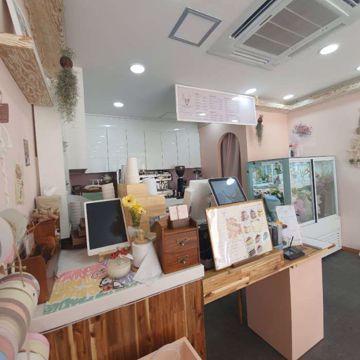 갈현동 대로변에 위치한 꽃집