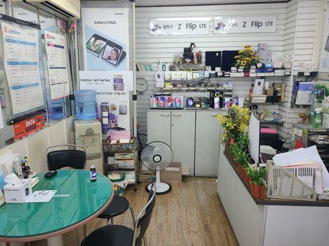 냉천동 대로변에 위치한 이동통신점