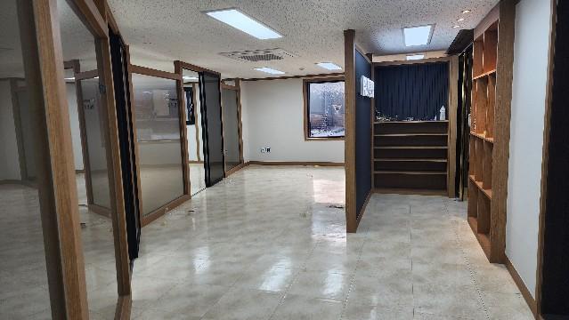 상봉역 도보8분거리 깨끗한 사무실 입니다