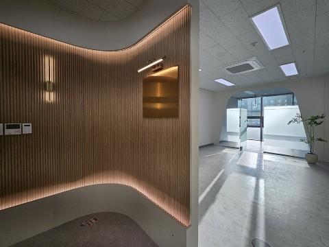 인테리어 예쁜 사무실 실13평 룸1 싱크대  입주협의