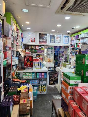 대로변 코너 1층, 신림동별빛거리 인근에 위치한 초역세권 신림동 약국