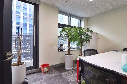 마곡역4번출구 역바로앞 도보30초 룸1개 사무실