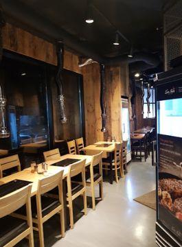 논현역 역세권, 유동인구 많은 사거리 코너 1층 위치한 국수 전문점