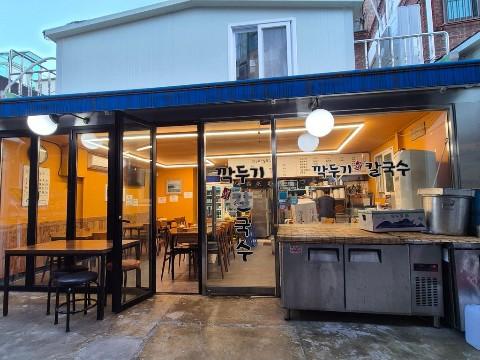 이태원시장길 초입에있는 깔끔한 주인이 직접 운영하는 식당입니다.