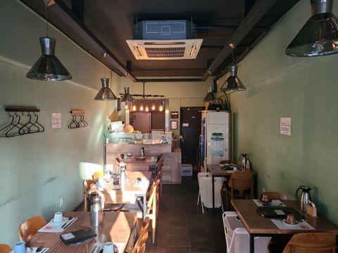 한남동 복합상권에 위치한 음식점