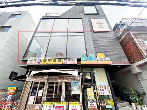 연남동 미로길 메인거리 2층 무권리 상가.
