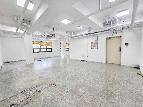 I세븐I 합정역 역세권 높은층고 화이트인테리어 무권리 사무실