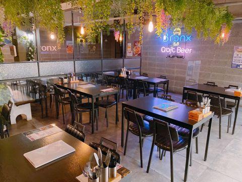 서초동 번화가에 위치한 맥주 전문점