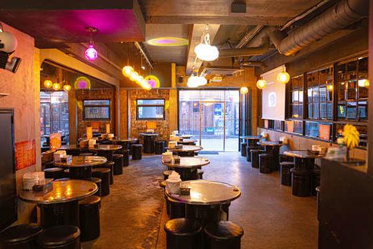 동선동 번화가에 위치한 정육 식당