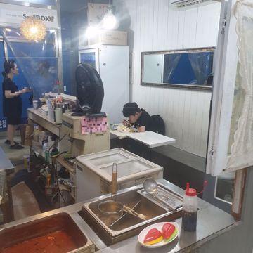 항아리상권, 단골고객 많은 우동 분식점