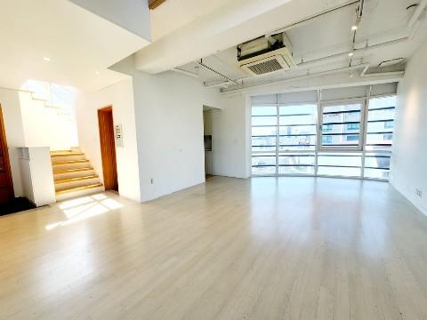 S급 사무공간 O 출퇴근 용이 O 세련된 인테리어 O 인근 편의시설 우수