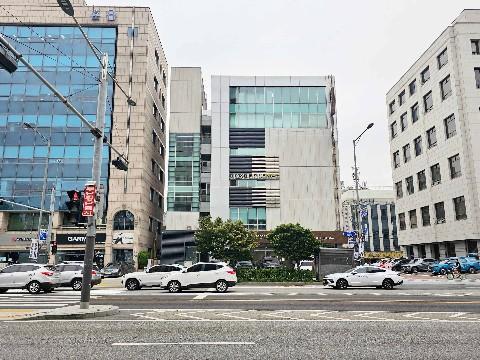 I세븐I 대로변·테라스·설비까지 갖춘 최적의 홍대 오피스