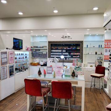 시설 집기 포함, 인테리어 완비된 원천동 대형마트 내 네일샵