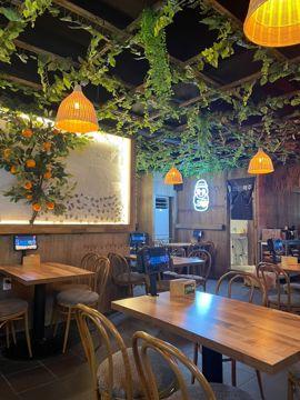 동선동1가 대학가, 인테리어 및 시설 최상 맥주호프점