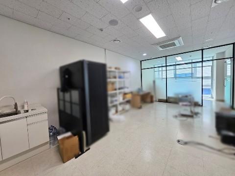 전용11평  룸1 탕비 소형사무실 임대 입주협의가능