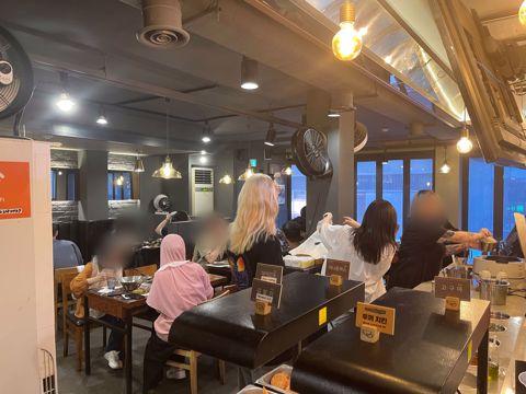 동교동 최고의 상권, 외국인 및 신규 유입 최고 떡볶이점