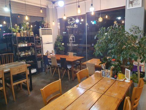 시설 집기 포함, 인테리어 완비된 현화리 음식점