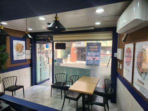 1인 가구 밀집지역에 위치해 있는 신림동 치킨집