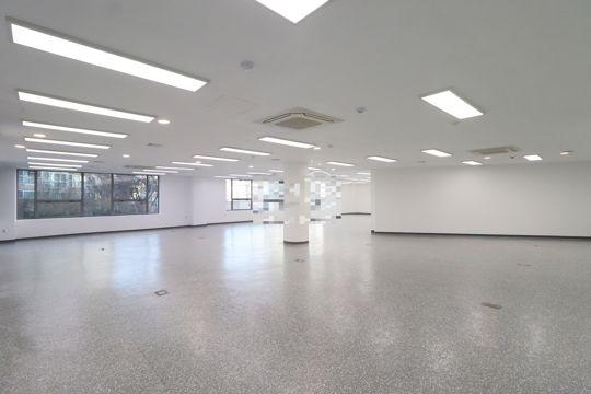 전철역바로앞 / 실 104평 / 천장형냉난방기 / 개방감우수 / 즉시입주