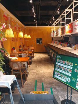 성수동 서울숲역 초역세권, 트렌디한 인테리어로 입소문 난 쌀국수집