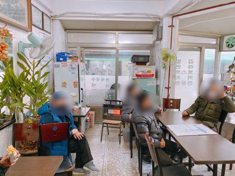 충신동 코너자리에 위치한 점포