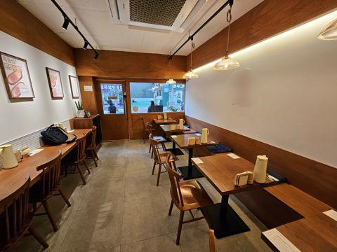 봉천동 낙성대역 초역세권, 버스 정류장 바로 앞에 위치한 돈까스집