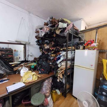 봉래동2가 수제화 거리에 위치한 신발 전문점