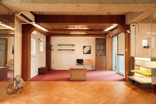 홍대입구역 도보 3분 대로변 2층 엘베있는 의류판매점