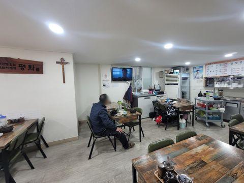 신길동 대로변, 단골 손님 많은 한식점