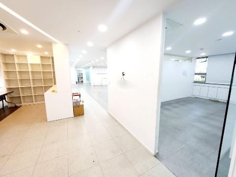 A급 사무실 O 시설 완비 O 룸 인테리어 O 주차 편리 O상수역 10초