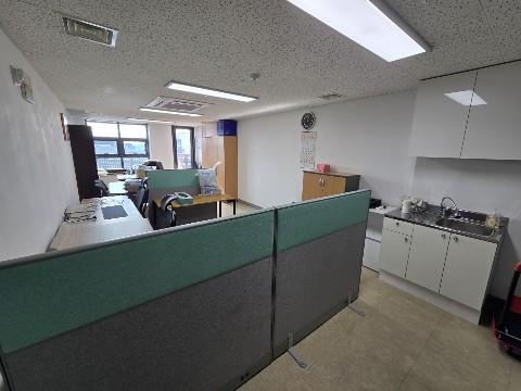 초역세권 주차2대 싱크대 무상인수 외부발코니 탑층 기분좋은 사무실 