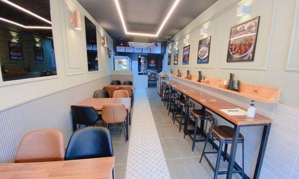 명일역 도보 5분 거리 역세권 매물로서 고객 유입이 많은 음식점