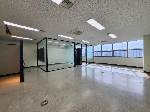 안양천뷰 실26 룸2 탕비 즉시입주 가능