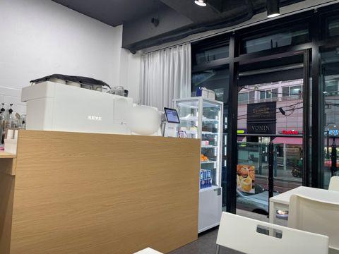 봉천동 봉천역 역세권, 깔끔한 인테리어, 버스정류장 앞에 위치한 카페